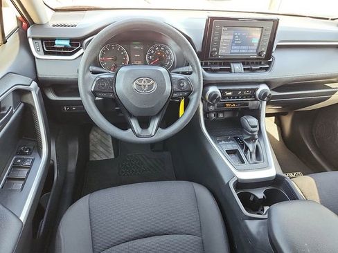 Used 2020 Toyota RAV4 LE FWD image 9