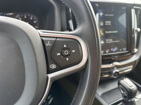 Used 2020 Volvo XC60 T5 Momentum w/ Protection Package Premier image 27
