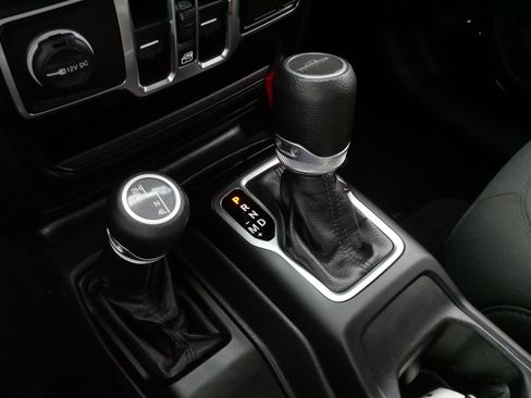 Used 2022 Jeep Gladiator Sport AWD/4WD image 24