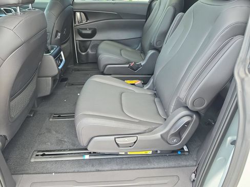 New 2027 Kia Carnival SX FWD image 17