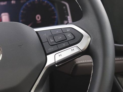 Used 2024 Volkswagen Taos SEL image 21