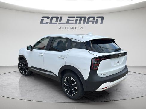 Used 2025 Nissan Kicks SV AWD/4WD image 4