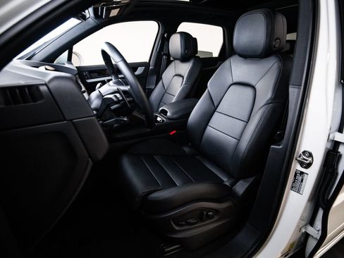 Certified 2026 Porsche Cayenne AWD/4WD image 5