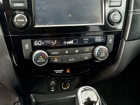 Used 2017 Nissan Rogue SL image 13