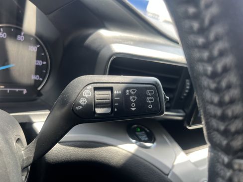 Used 2020 Ford Explorer XLT w/ Equipment Group 202A RWD image 22