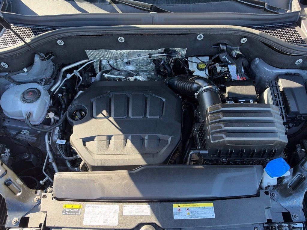 Used 2025 Volkswagen Atlas SEL AWD/4WD image 16