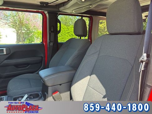 Used 2025 Jeep Wrangler Unlimited Sahara AWD/4WD image 29