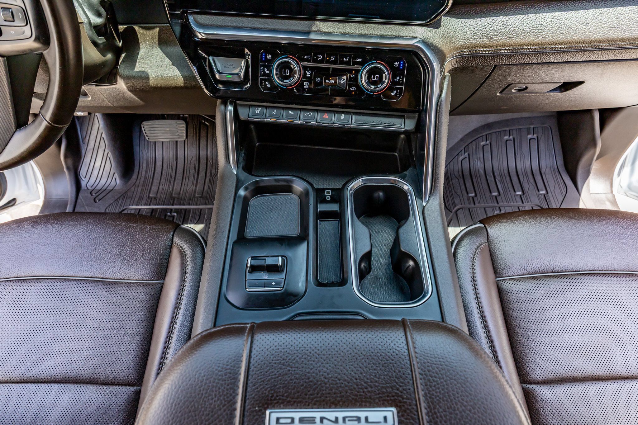 Used 2024 GMC Sierra 3500 Denali w/ Technology Package AWD/4WD image 25