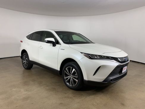 Used 2021 Toyota Venza LE image 4