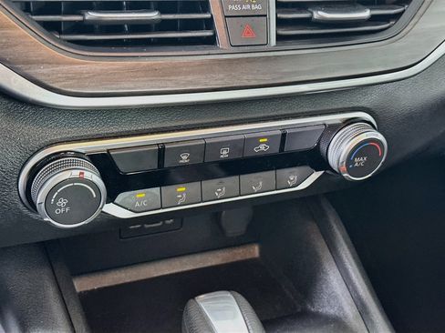Used 2025 Nissan Altima 2.5 SV FWD image 22