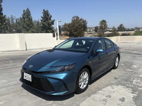 Used 2025 Toyota Camry LE FWD image 17