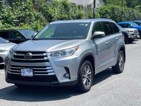 Used 2017 Toyota Highlander XLE AWD/4WD image 1