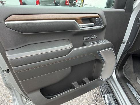 Certified 2024 Chevrolet Silverado 1500 High Country w/ High Country Premium Package AWD/4WD image 11