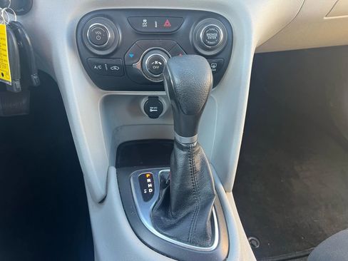 Used 2013 Dodge Dart SXT image 19