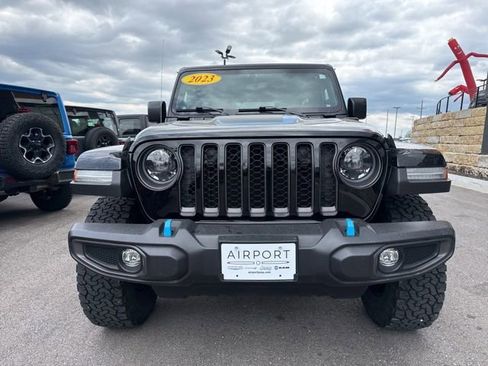 Used 2023 Jeep Wrangler Unlimited Rubicon 4xe w/ Cold Weather Group AWD/4WD image 8