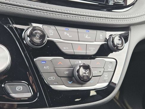 New 2026 Chrysler Pacifica Select image 27