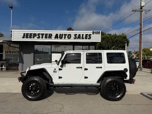 Used 2015 Jeep Wrangler Unlimited Sahara AWD/4WD image 8