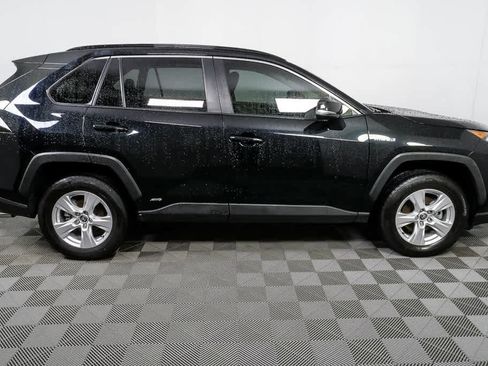Used 2021 Toyota RAV4 XLE w/ Convenience Package image 2