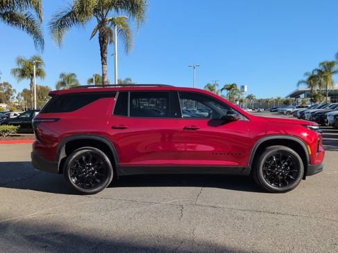 Used 2025 Chevrolet Traverse LT w/ Midnight/Sport Edition image 11