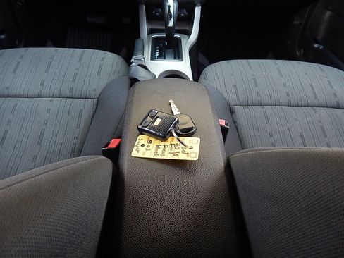 Used 2010 Ford Focus SE image 27