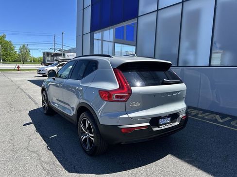 Certified 2024 Volvo XC40 B5 Core AWD/4WD image 6