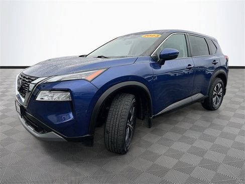 Used 2023 Nissan Rogue SV image 3