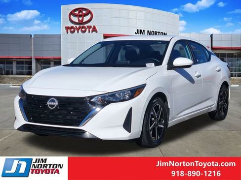 Used 2024 Nissan Sentra SV image 3