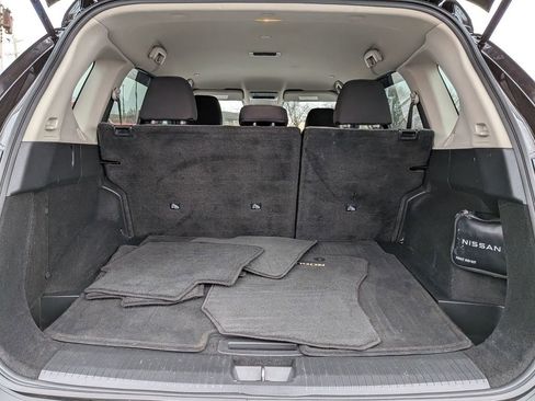 Used 2023 Nissan Rogue SV image 18