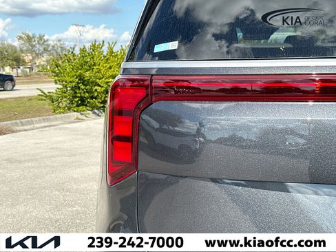 New 2026 Kia Carnival EX FWD image 9