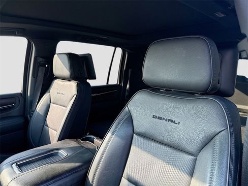 Used 2021 GMC Yukon XL Denali w/ Denali Premium Package image 10