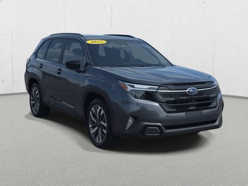Used 2025 Subaru Forester Touring AWD/4WD image 3