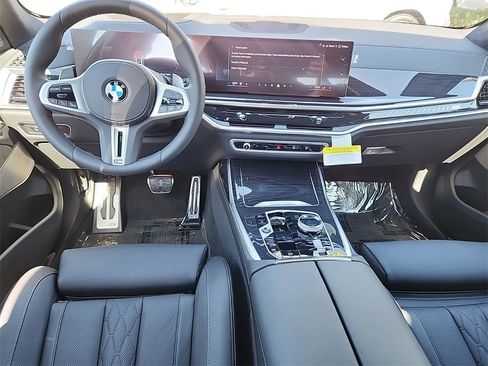 New 2025 BMW X7 M60i image 21