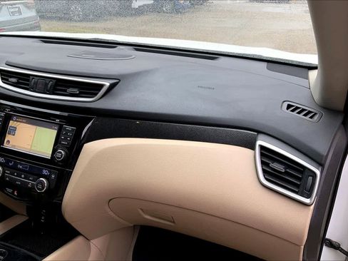 Used 2015 Nissan Rogue SL w/ SL Premium Package image 18