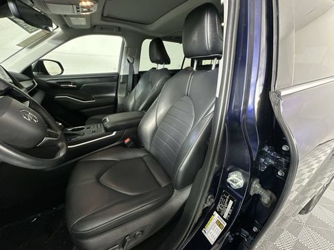 Used 2021 Toyota Highlander XLE FWD image 11