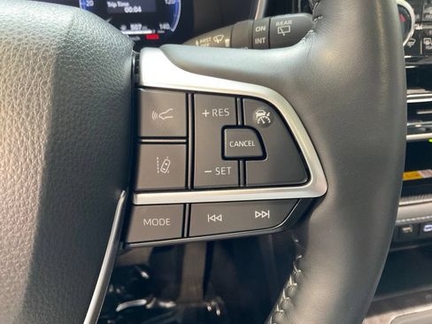 Used 2023 Toyota Highlander Platinum AWD/4WD image 12
