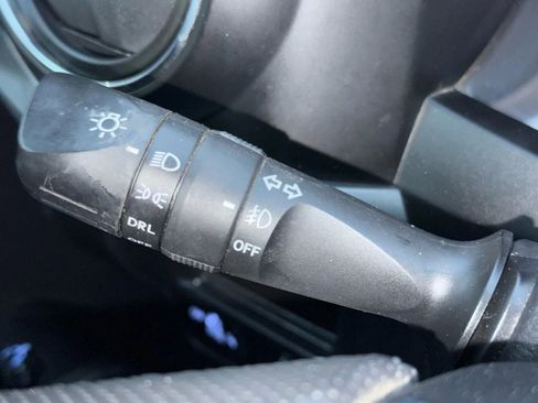 Used 2019 Toyota Tacoma SR image 32