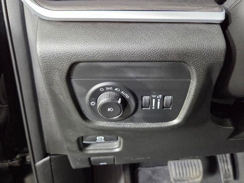 Used 2024 Jeep Grand Cherokee Limited w/ Black Appearance Package AWD/4WD image 22