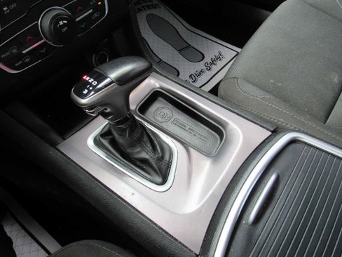 Used 2019 Dodge Charger SXT image 16