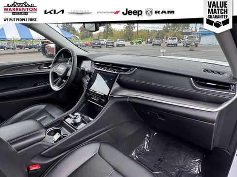 Used 2024 Jeep Grand Cherokee Limited image 30