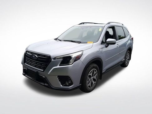 Used 2023 Subaru Forester Premium AWD/4WD image 3