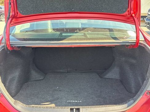 Used 2017 Toyota Corolla SE w/ Carpet Mat Package (TMS) FWD image 12
