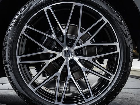 Certified 2025 Porsche Macan image 25