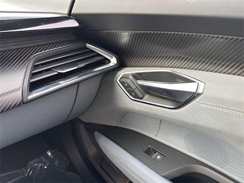 Used 2022 Audi e-tron GT Prestige image 33