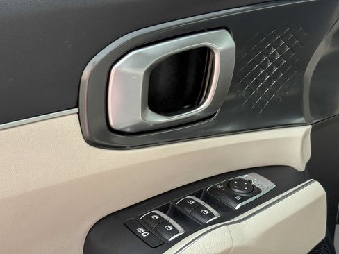 Used 2025 Kia Sorento EX w/ Panoramic Sunroof Package FWD image 16