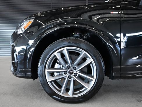 Used 2025 Audi Q3 2.0T Premium w/ Convenience Package image 5