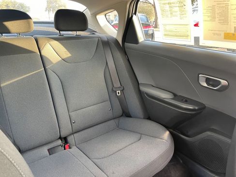 Used 2025 Kia K4 LXS image 40