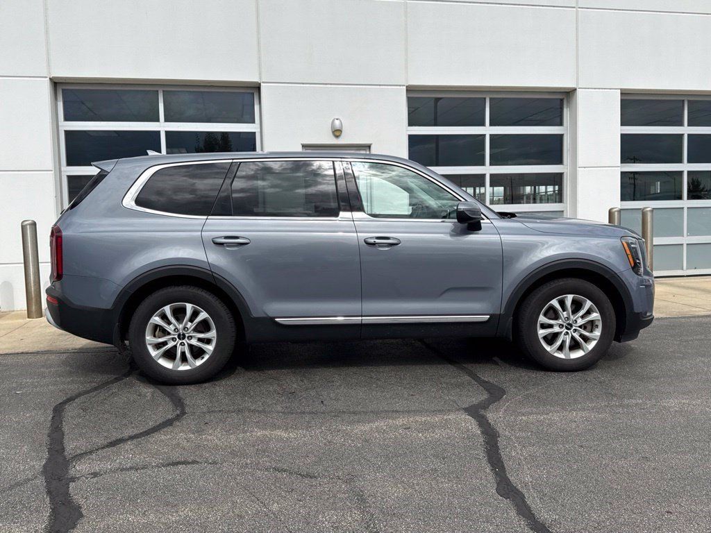Used 2022 Kia Telluride LX AWD/4WD image 3