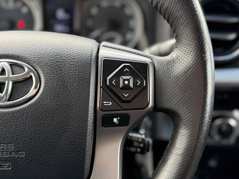 Used 2016 Toyota Tacoma SR5 image 10