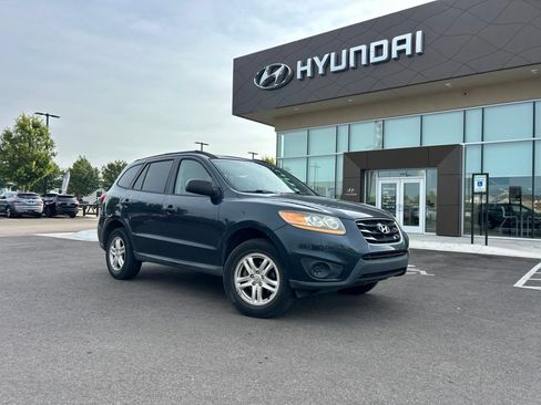 Used 2011 Hyundai Santa Fe GLS FWD image 2