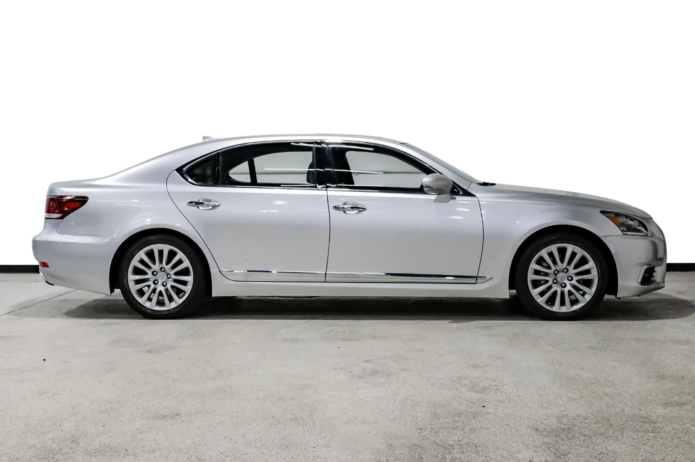 Used 2015 Lexus LS 460 L RWD image 5